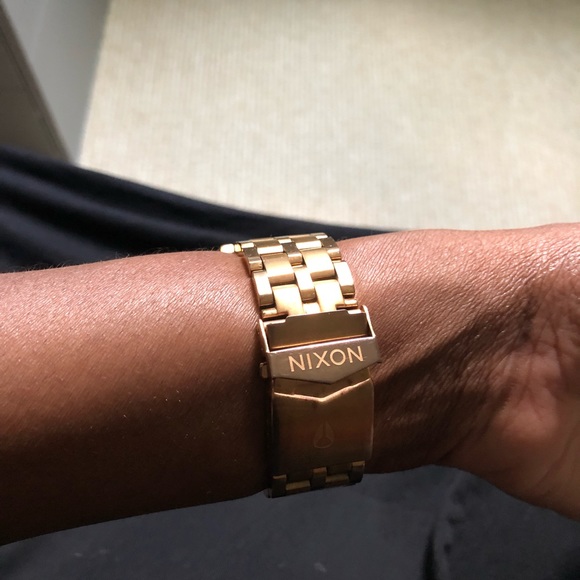 Rose gold Nixon watch - Picture 2 of 3